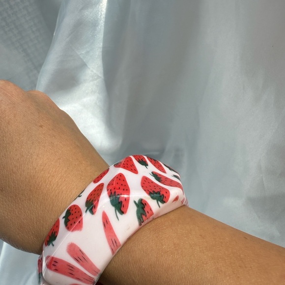 FREE PEOPLE Juicey summer strawberry bangle bracelet Arm Candy - Picture 3 of 5